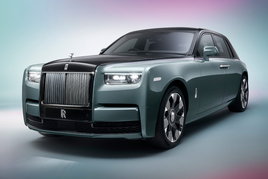 Обновленный Rolls-Royce Phantom: стальные колеса и ткань вместо кожи