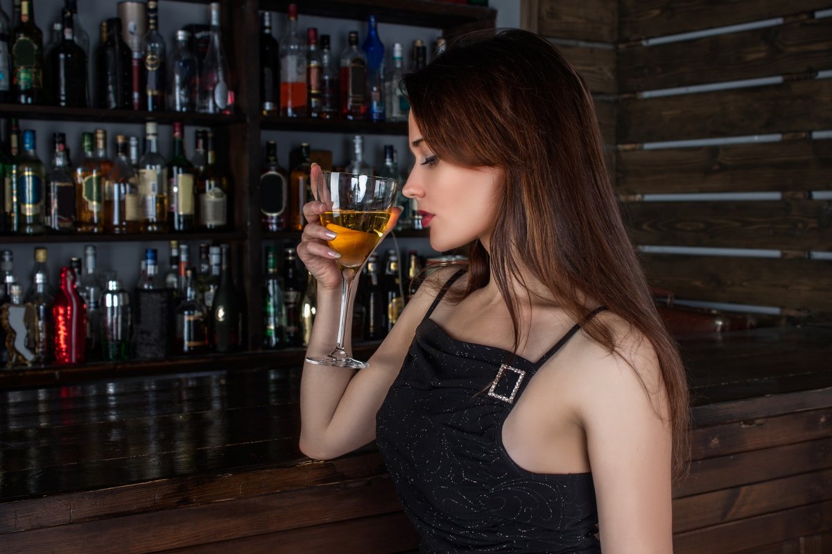 Полный отказ от алкоголя вреден, заявил невролог