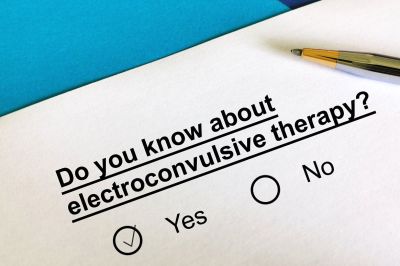Электросудорожная терапия показала преимущества над кетамином в лечении острой депрессии