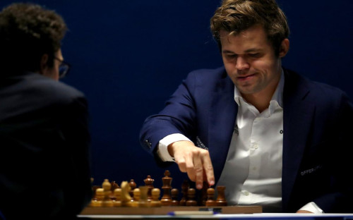 Карлсен третий раз в карьере выиграл все чемпионские титулы в шахматах :: Другие :: РБК Спорт